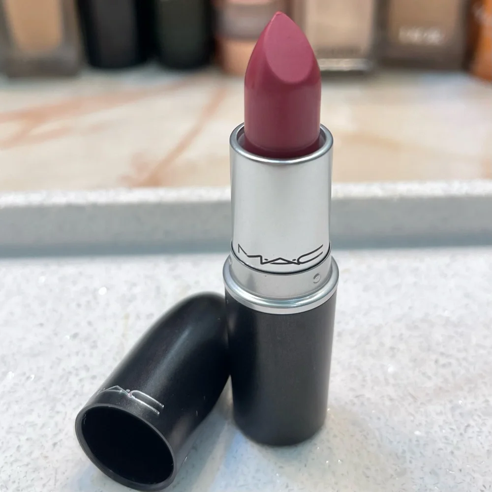 MAC ~ ‘802 BRAVE’ Satin Lipstick ~ Full Size ~ RARE & HTF ~ NIB